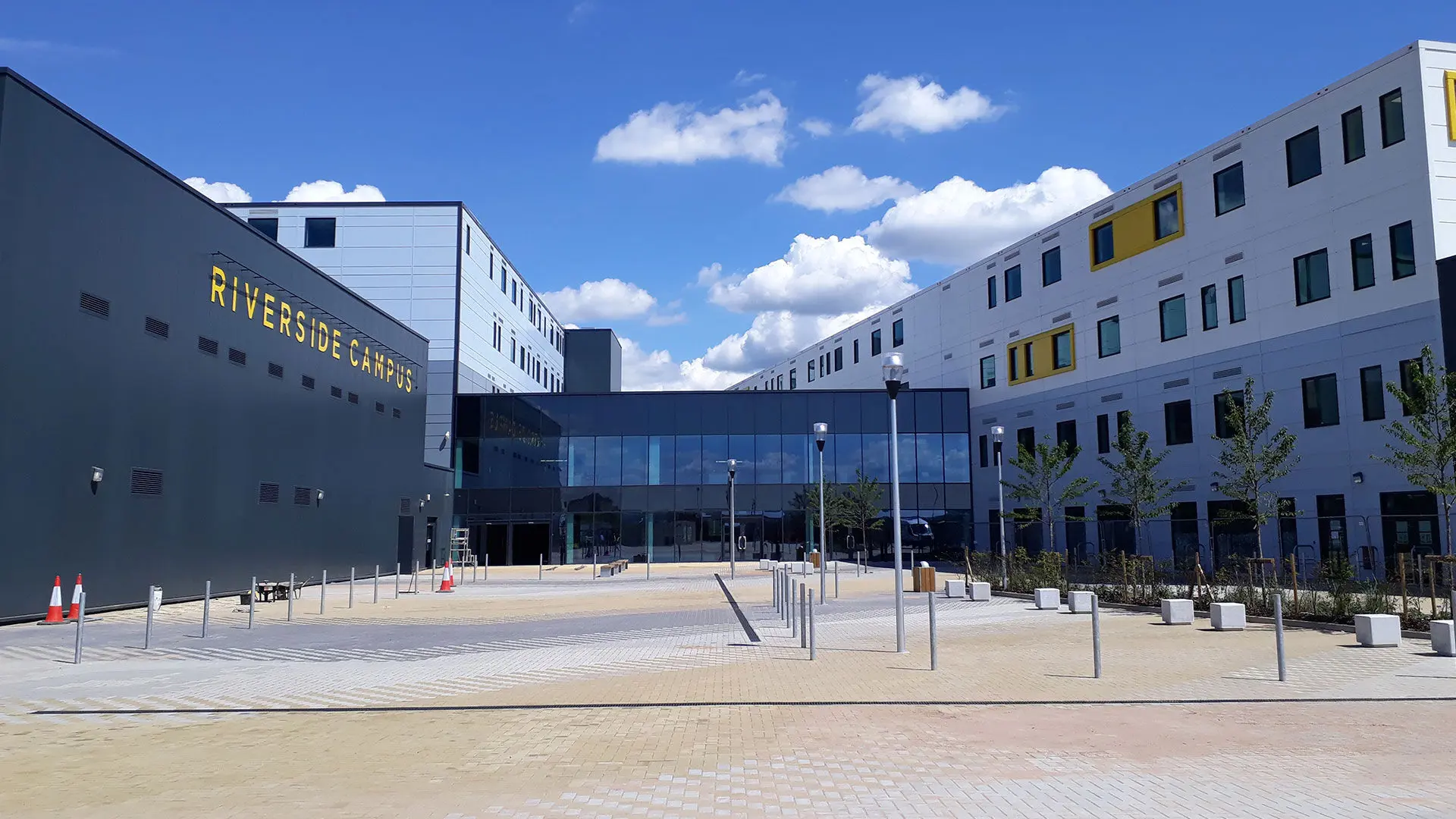 Campus Riverside: Construyendo un futuro para 2.700 alumnos