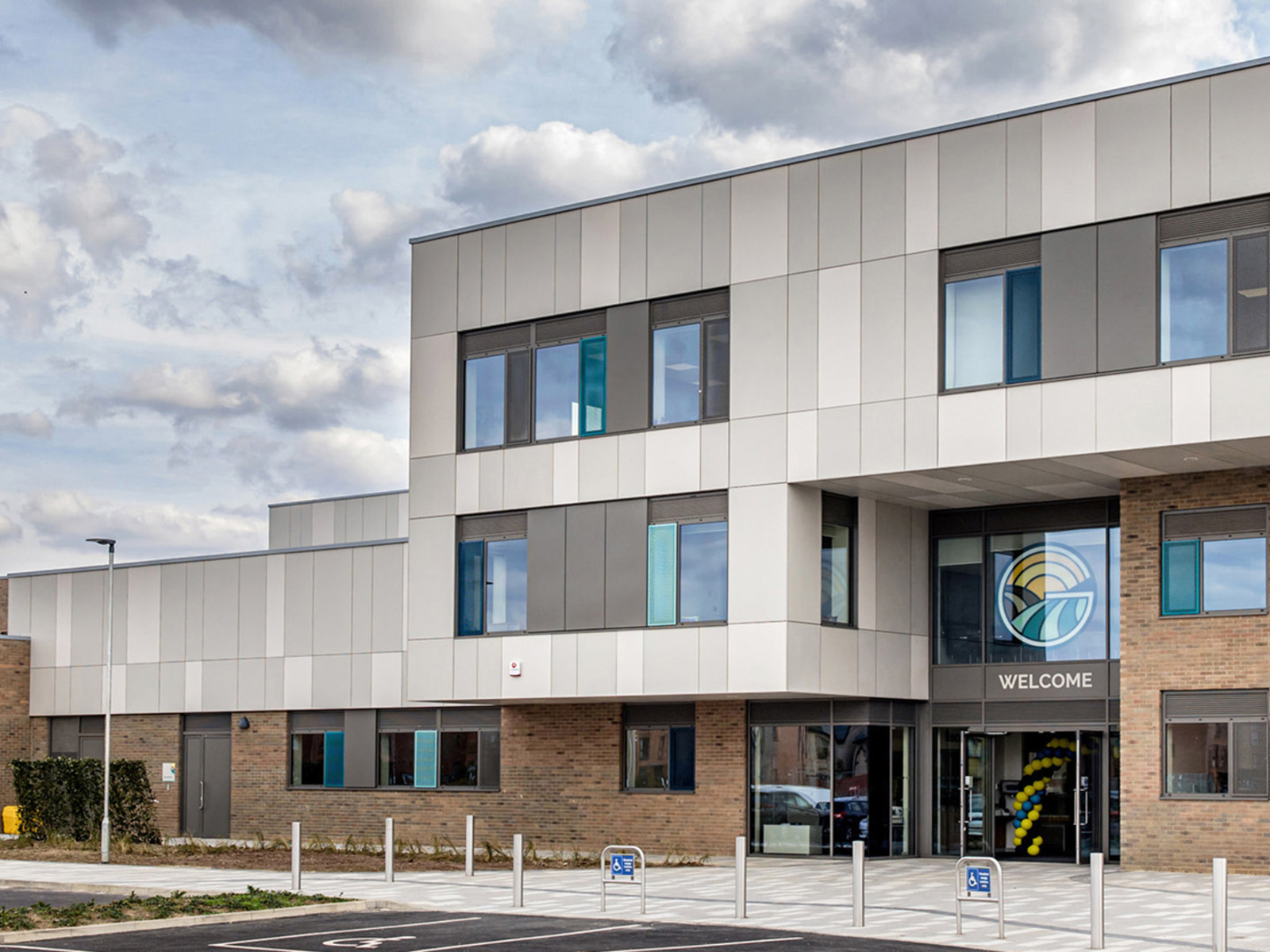 Primera escuela integral sin combustibles fósiles en Milton Keynes